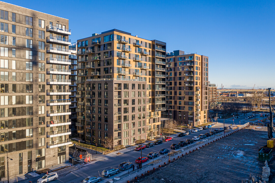 District Griffin sur le Parc Phase II in Montréal, QC - Building Photo