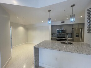 2031 Renaissance Blvd in Miramar, FL - Building Photo - Building Photo