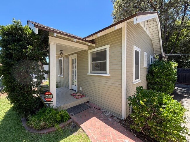 property at 107 S Meridith Ave