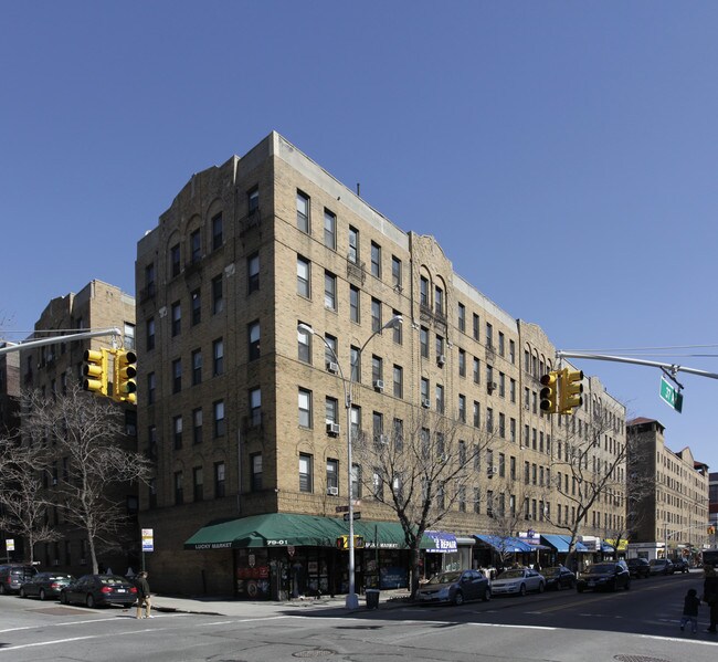 79-01-79-25 37th Ave in Jackson Heights, NY - Foto de edificio - Building Photo