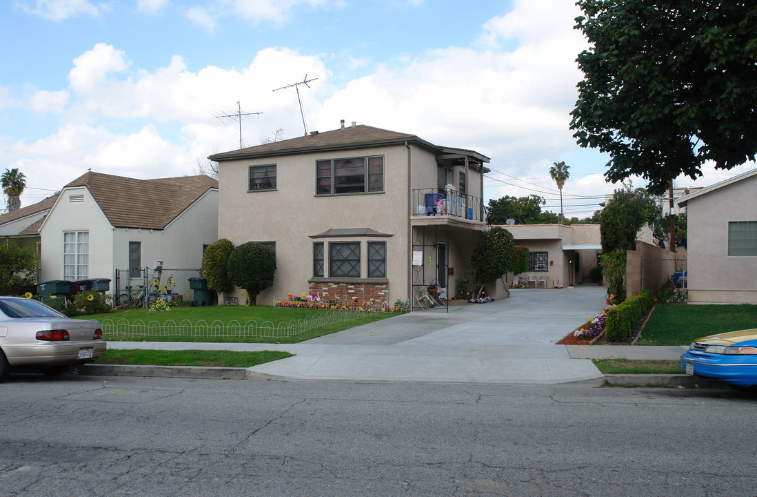 1371 E Garfield Ave in Glendale, CA - Building Photo