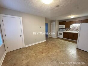 119 Main St in Bucksport, ME - Foto de edificio - Building Photo