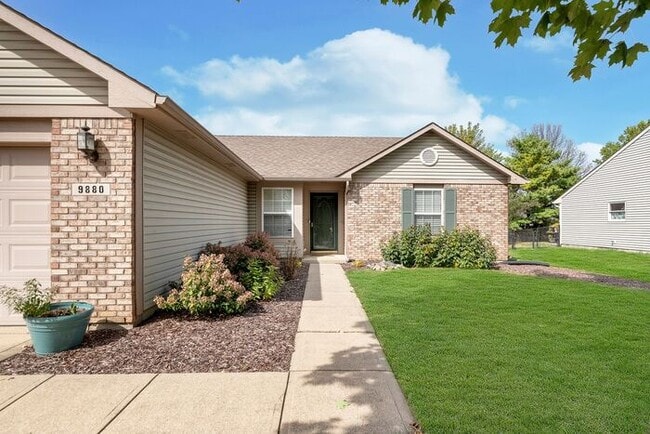 9880 Glenburr Ct in Fishers, IN - Building Photo - Building Photo