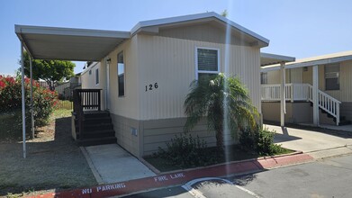 Rancho Del Rio Estates in San Diego, CA - Foto de edificio - Building Photo