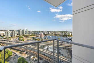 688 Abbott St in Vancouver, BC - Building Photo - Building Photo