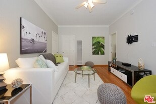 2326 Pacific Ave in Los Angeles, CA - Building Photo