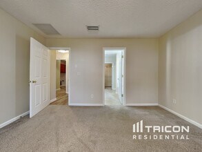 7134 Beekman Lake Dr in Jacksonville, FL - Building Photo - Building Photo
