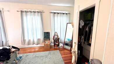 514 Harvard St, Unit 3A in Brookline, MA - Foto de edificio - Building Photo