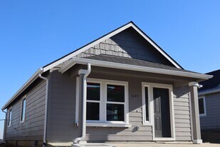 3697 S Roosevelt St in Kennewick, WA - Building Photo