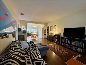 16 Malaga Ave in Coral Gables, FL - Building Photo - Building Photo