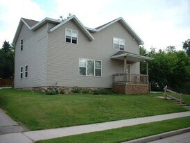 913 N 11th St, Unit LOWER UNIT in Manitowoc, WI - Building Photo