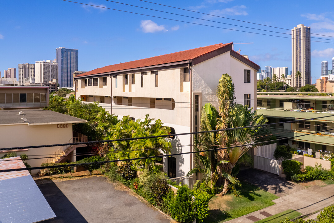 1635 Young St in Honolulu, HI - Foto de edificio