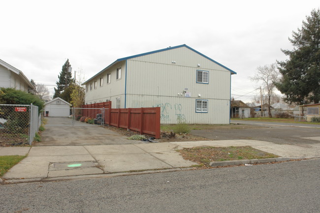 1316 Fairbanks Ave in Yakima, WA - Building Photo - Building Photo