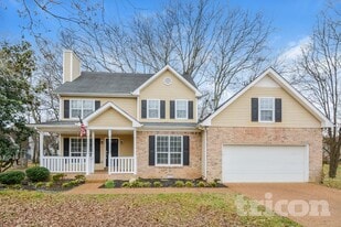 2863 Iroquois Dr in Thompson's Station, TN - Building Photo