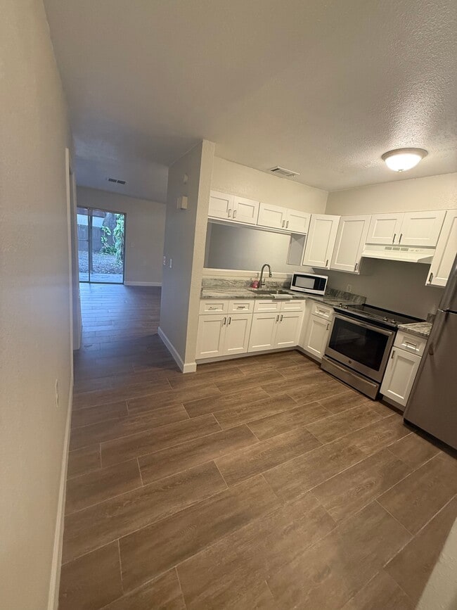 7116 Oakwood Dr in New Port Richey, FL - Foto de edificio - Building Photo