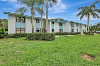 4885 SE Capstan Ave in Stuart, FL - Foto de edificio - Building Photo