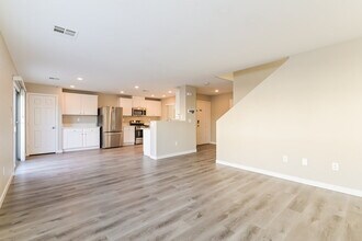 124 Snow Dome Ave in North Las Vegas, NV - Building Photo - Building Photo