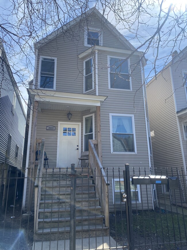 3633 W Palmer St in Chicago, IL - Building Photo - Building Photo