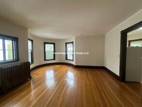 72 Thurston St, Unit 2 in Somerville, MA - Building Photo - Building Photo