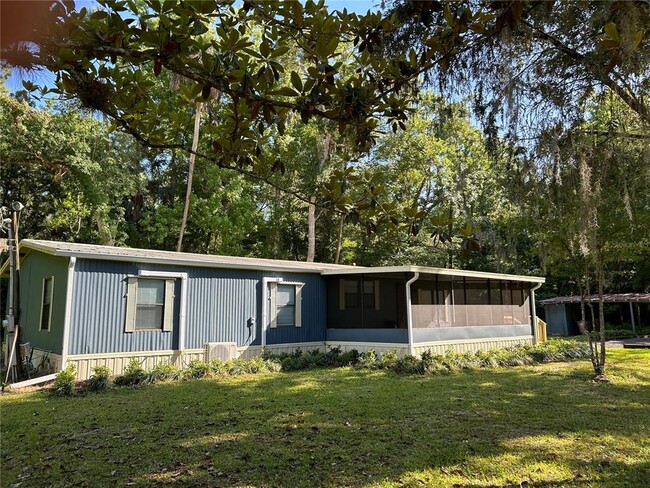 24322 River Rd in Astor, FL - Building Photo - Building Photo