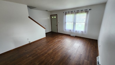 103 W Stoney Ridge Way in Saukville, WI - Building Photo - Building Photo