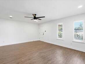 2531 W Twelfth St in Dallas, TX - Foto de edificio - Building Photo