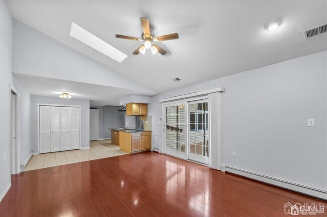 88 Union Valley Rd in Monroe Township, NJ - Foto de edificio - Building Photo