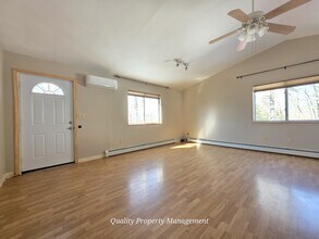 116 Pine Trail in Holden, ME - Foto de edificio - Building Photo