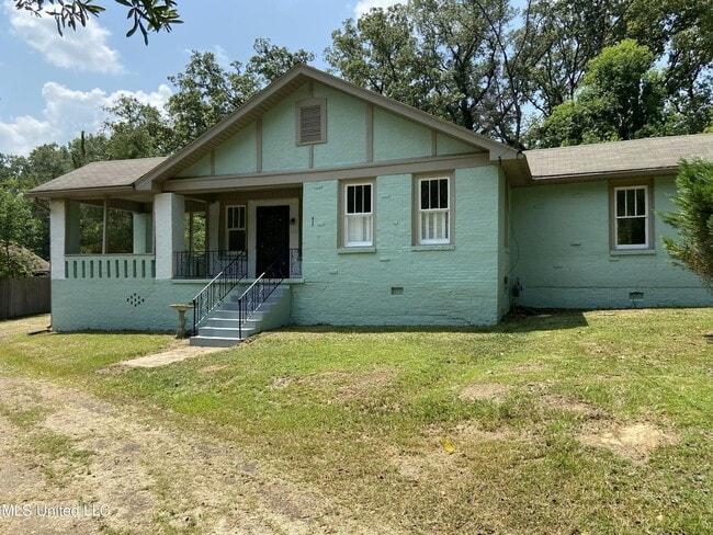 property at 435 Alta Woods Blvd