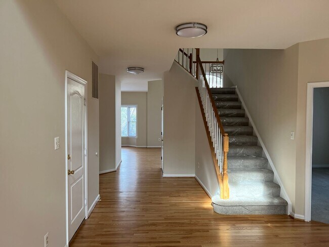 9425 Spruce Tree Cir in Bethesda, MD - Building Photo - Building Photo