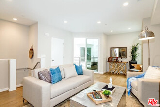 1246 Gordon St in Los Angeles, CA - Foto de edificio - Building Photo