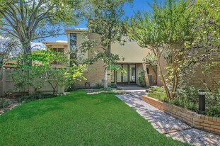 15607 Memorial Dr in Houston, TX - Building Photo