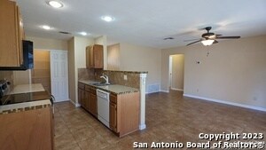 5927 Cliff Rock Dr in San Antonio, TX - Building Photo - Building Photo