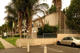 Arrow Wood Apartments in Fontana, CA - Building Photo - Building Photo