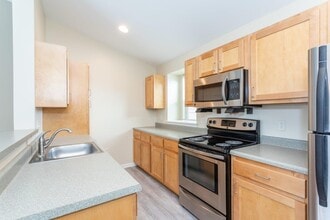 Saratoga Crossing Apartments & Townhomes in Farmington, NY - Foto de edificio - Building Photo