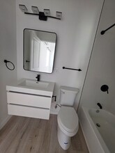 2895 Canal Ave in Long Beach, CA - Foto de edificio - Building Photo