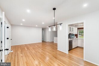 10317 Cardinal Rd in Fairfax, VA - Building Photo - Building Photo