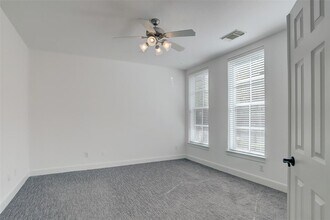 10 Shell Port Square in The Woodlands, TX - Building Photo - Building Photo