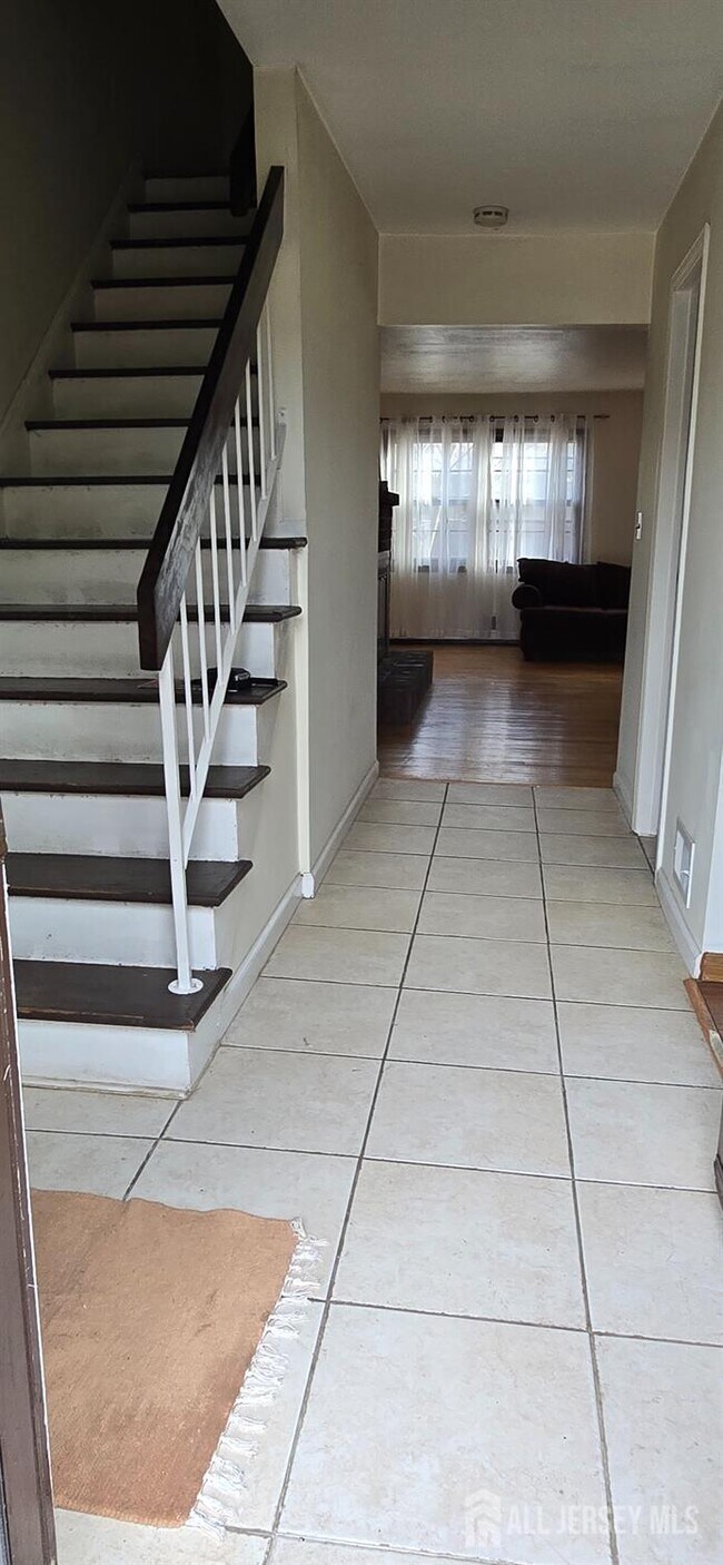 78 Highview Dr in Woodbridge Township, NJ - Building Photo - Building Photo