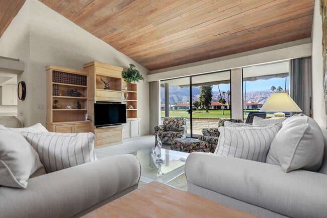 11 Ronda Dr in Rancho Mirage, CA - Building Photo - Building Photo