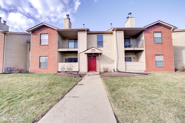 1955 N Hicks Rd in Palatine, IL - Foto de edificio - Building Photo