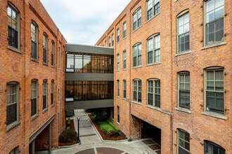 River Place in Detroit, MI - Foto de edificio - Building Photo
