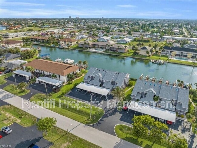 4626 SE 5th Pl in Cape Coral, FL - Building Photo - Building Photo