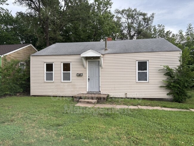 property at 1738 N Poplar Ave