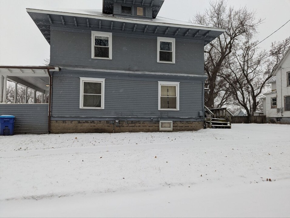 220 1st Ave NW in Oelwein, IA - Building Photo