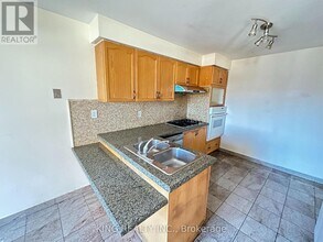 77 Forestgrove Cir in Brampton, ON - Building Photo - Building Photo