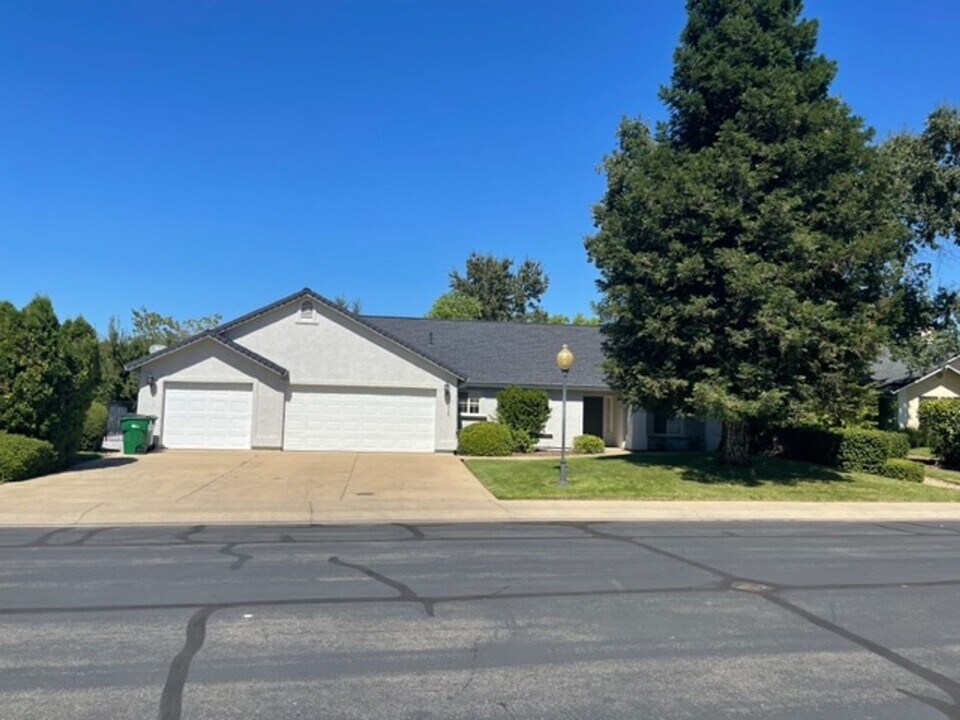 22336 Golftime Dr in Palo Cedro, CA - Building Photo