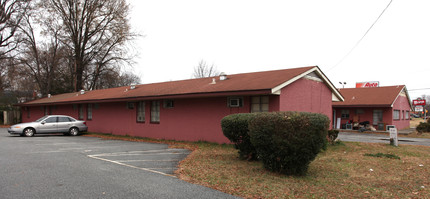 817 Summit Ave in Greensboro, NC - Building Photo - Building Photo