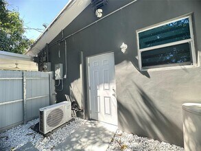 40 Sutton Rd in West Park, FL - Building Photo - Building Photo