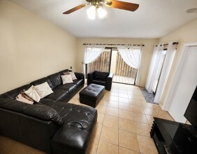 63 Meadows Dr in Boynton Beach, FL - Foto de edificio - Building Photo